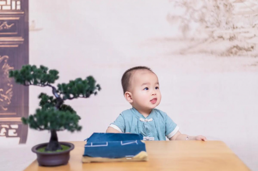 湖州五个月宝宝可以站吗 湖州五个月宝宝可以站吗